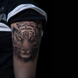 Mad Science Tattoo Den Haag Izaak Nobel Nine realisme tijger met gekleurde ogen